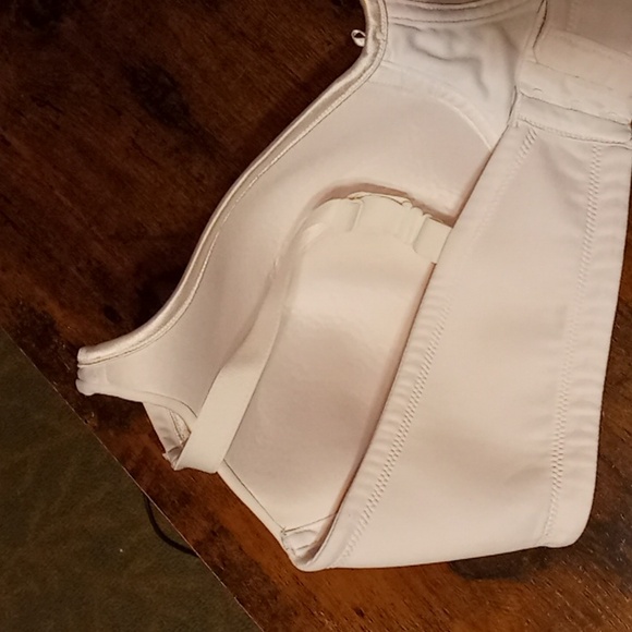 Like New White Vanity Fair 40D Lightly padded Wirefree Bra - Picture 7 of 10